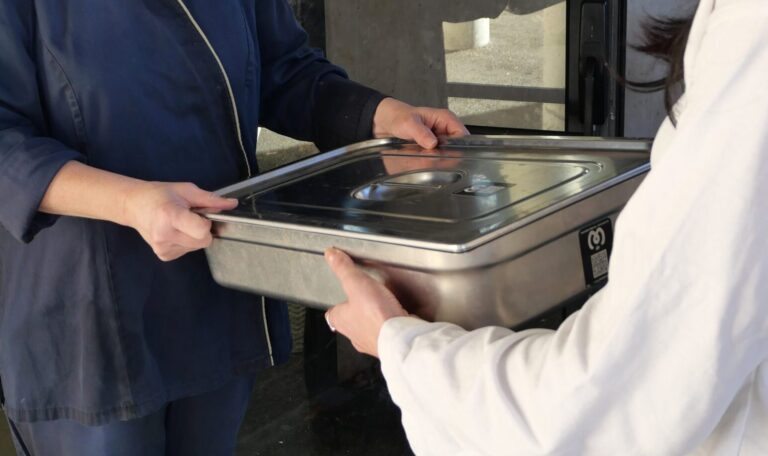 Collecte d'un repas donné par la restauration collective par Miam'Up