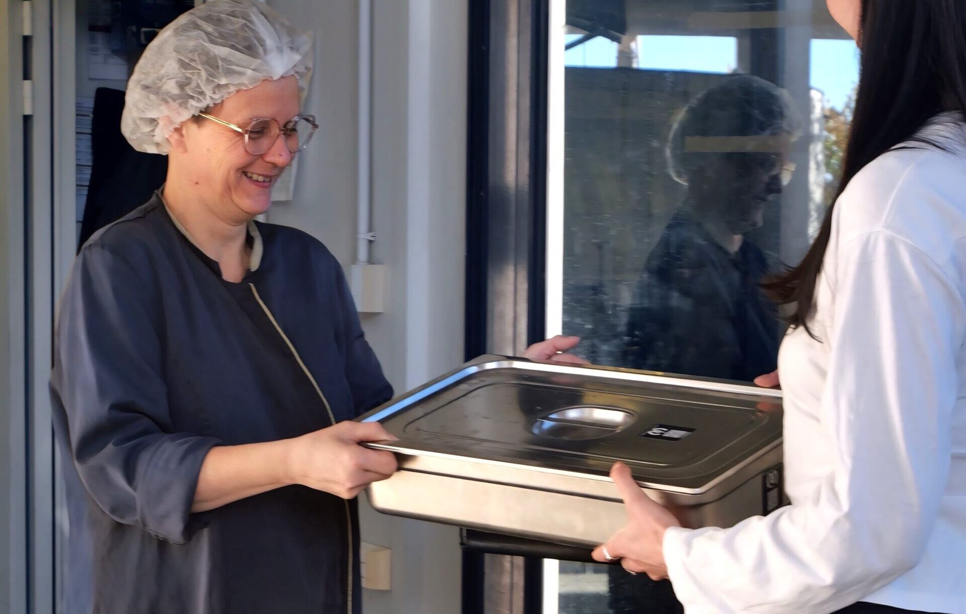 Collecte de plats donnés chez un restaurant collectif pour une association