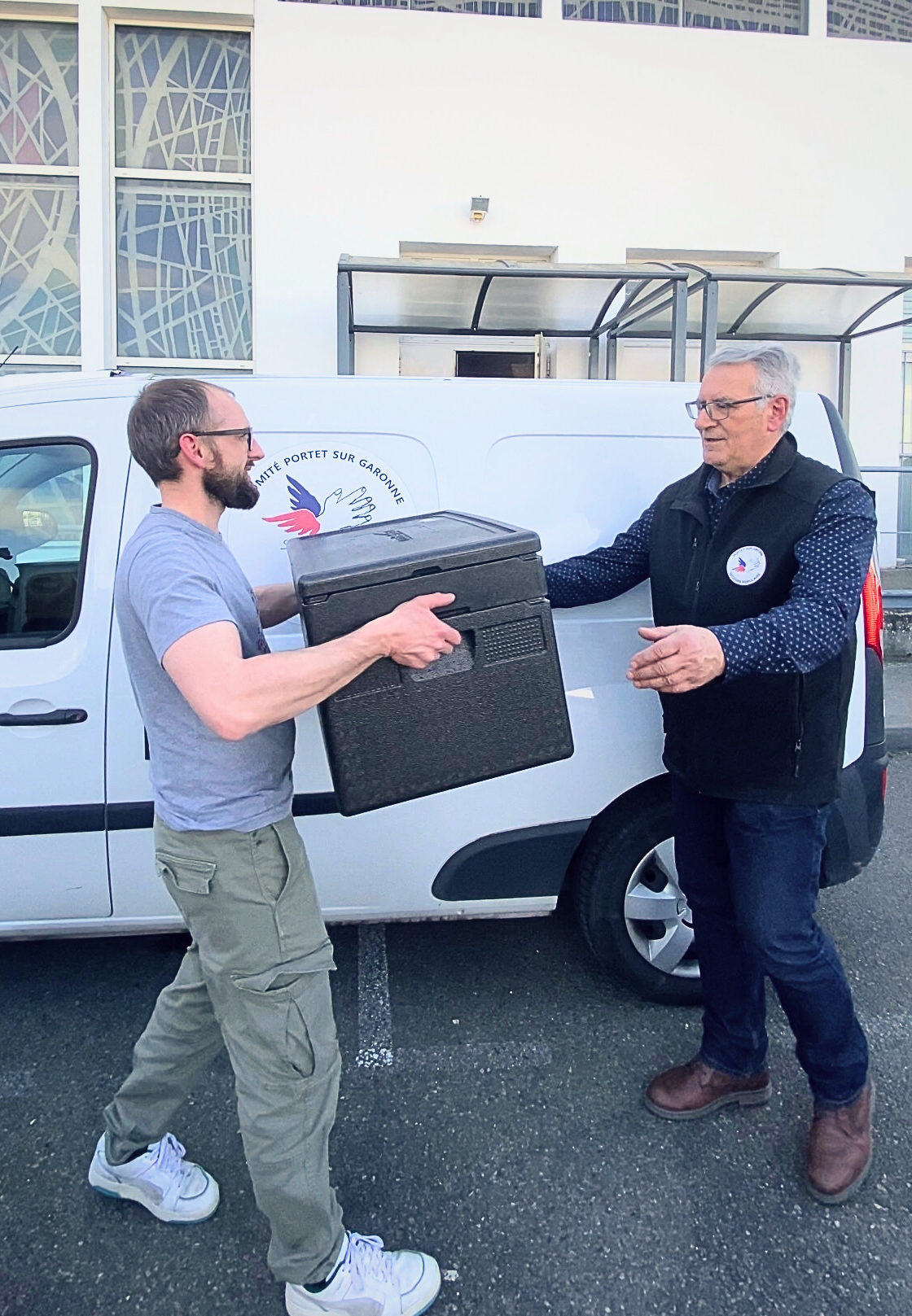 Livraison de repas gratuit donnés à une association par Miam'Up